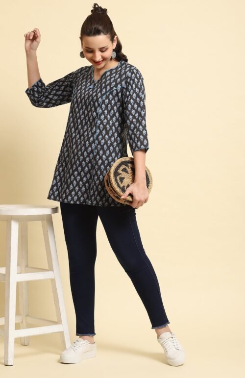 Women Black Floral Printed Tunic