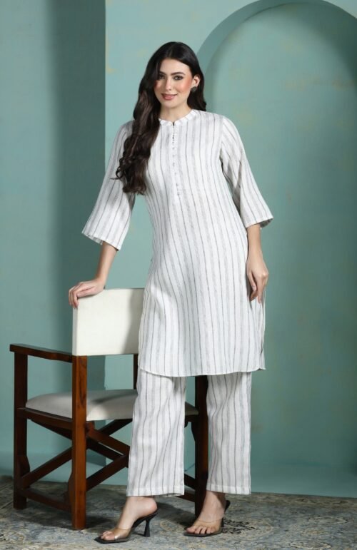 Women Linen Off White Yarn Dyed Kurta With Comfort Pant